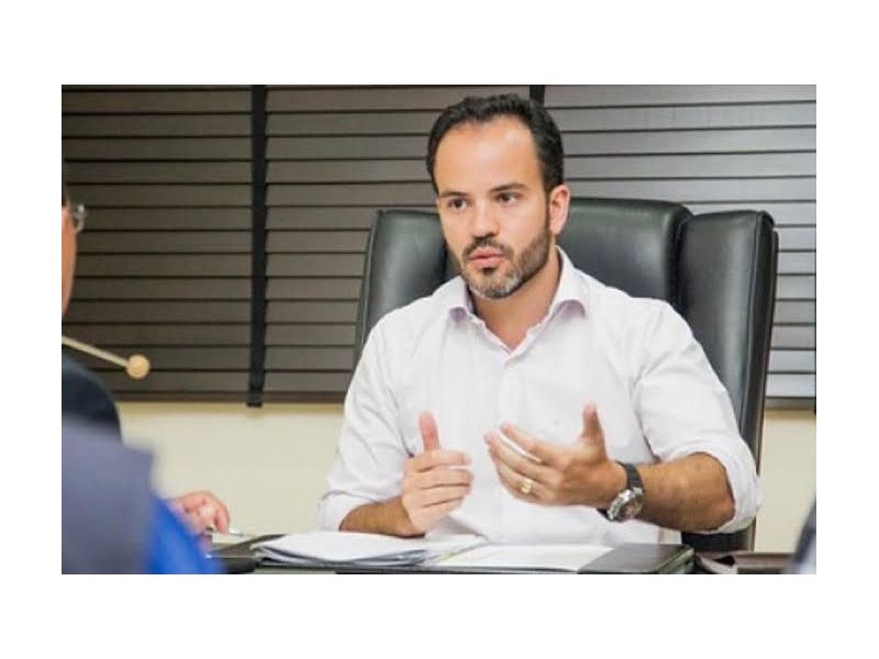 Veja se Filipe Mello vai assumir cargo em governo do pai