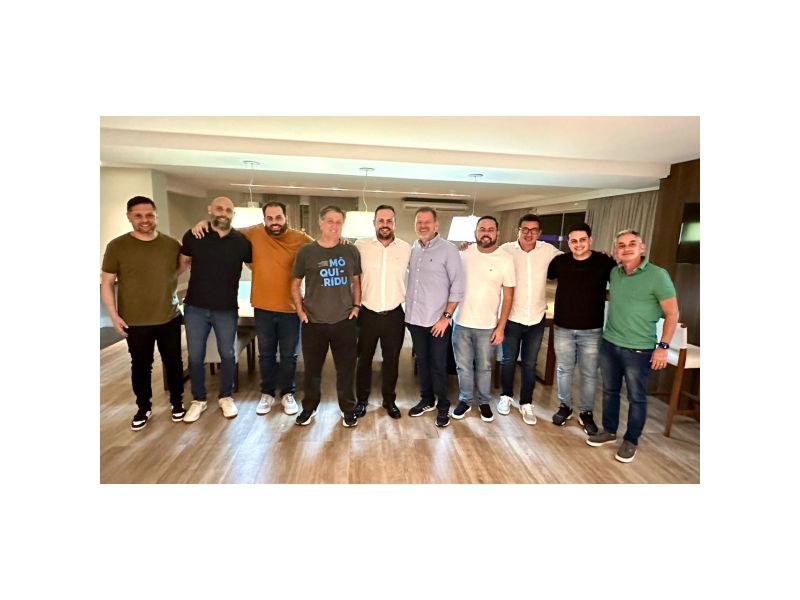 Topázio Neto e lideranças do MDB após jantar que encaminhou aliança pela reeleição.