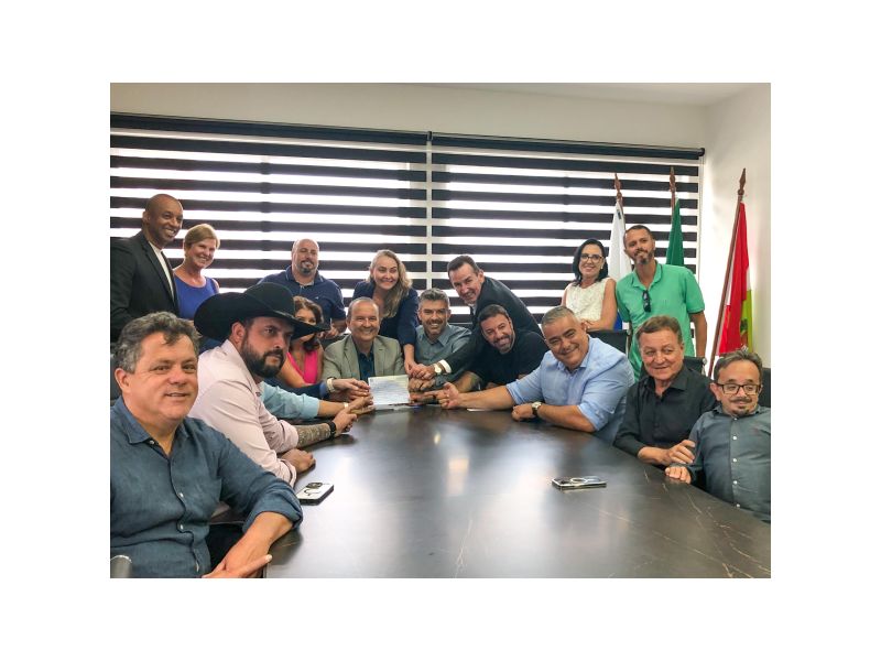 Bruno Souza assina filiação ao PL com lideranças do partido