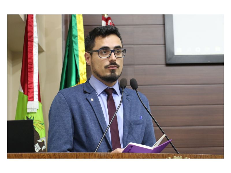 Jornalista e suplente de vereador, Leonel Camasão escreve sobre ações do PSOL contra leis, decretos e regulamentações em SC