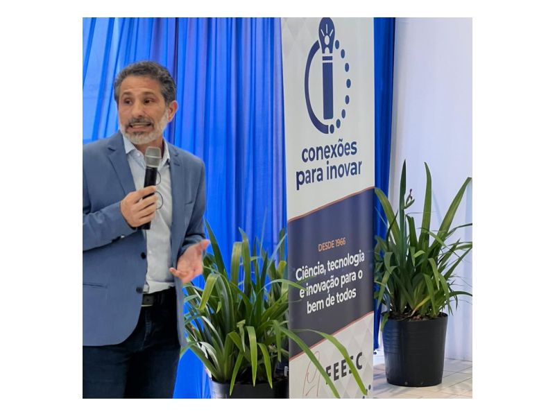 Diretor-presidente da FEESC, professor Luiz Felipe Ferreira
