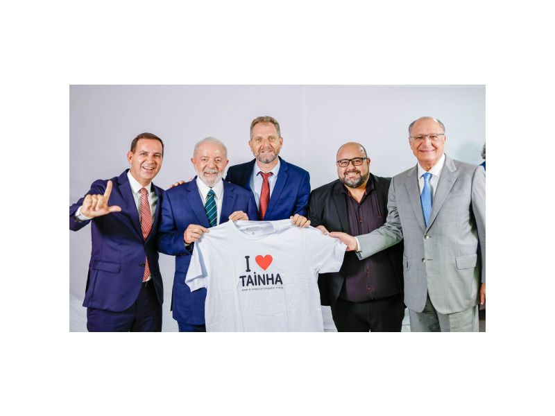 Em evento no Palácio do Planalto, Lula recebeu os pré-candidatos do PT a prefeito de Florianópolis e Criciúma, Lela e Arlindo Rocha