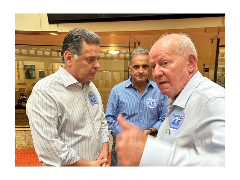Marconi Perillo, Aécio Neves e Marcos Vieira no plenário da Assembleia Legislativa de SC