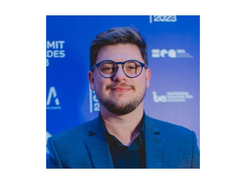 Marcus Vinicius é jornalista, Head de Comunicação do Summit Cidades e criador da marca Compol.