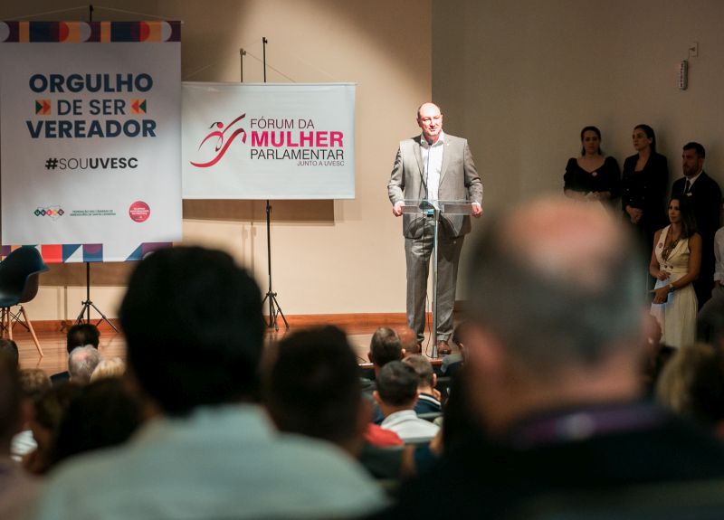 Mauro de Nadal abre encontro de vereadores da Uvesc