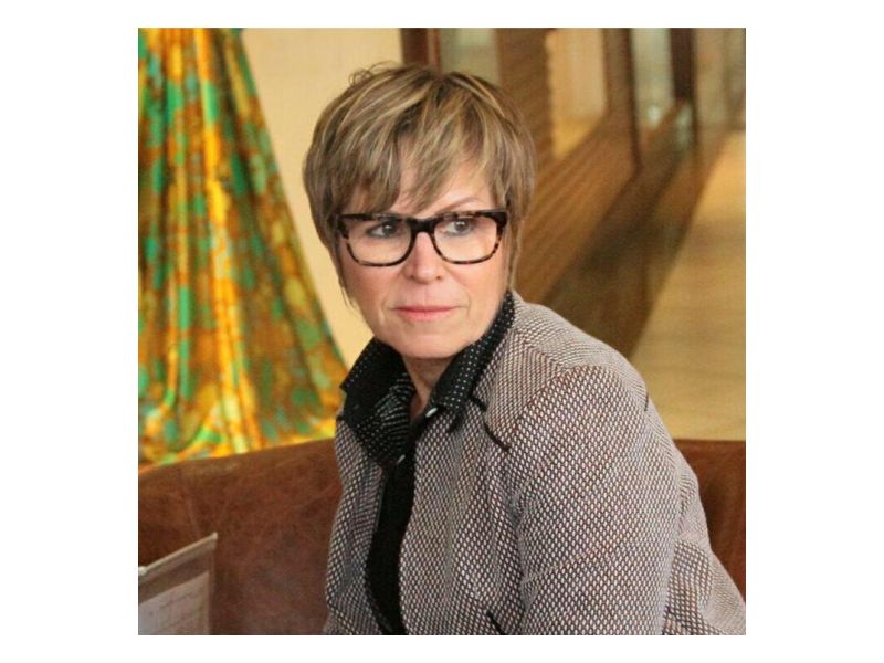 A professora Ana Claudia Donner Abreu escreve artigo sobre a reinvenção da democracia na era da inteligência artificial