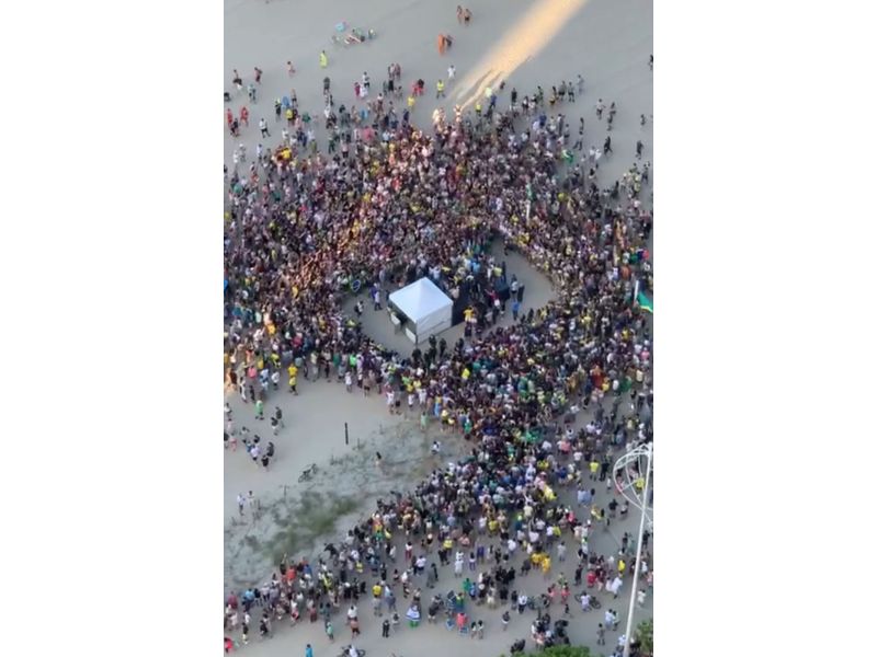 Marcado em cima da hora, ato de Jair Bolsonaro em Balneário Camboriú não repetiu as multidões de outras passagens do ex-presidente por SC