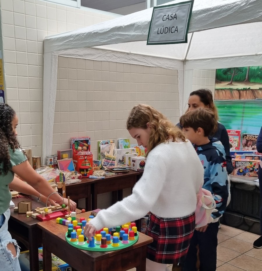 Escola de Florianópolis faz evento para incentivar leitura de livros