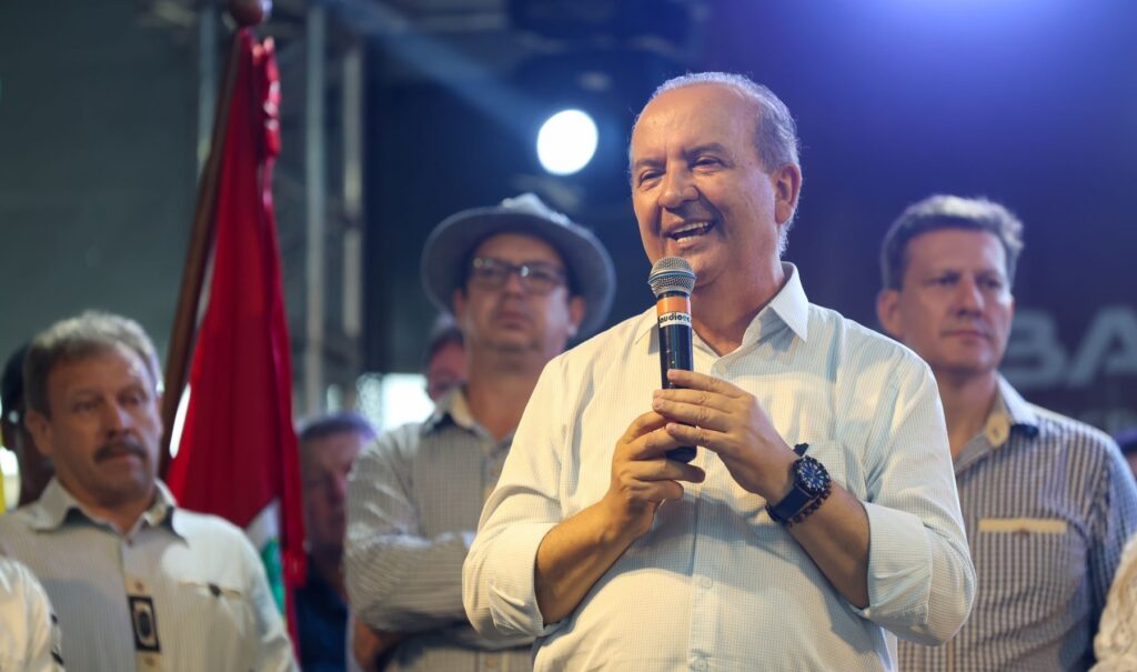 Governador discursa no Expotílias, evento que movimenta o meio-oeste catarinense.