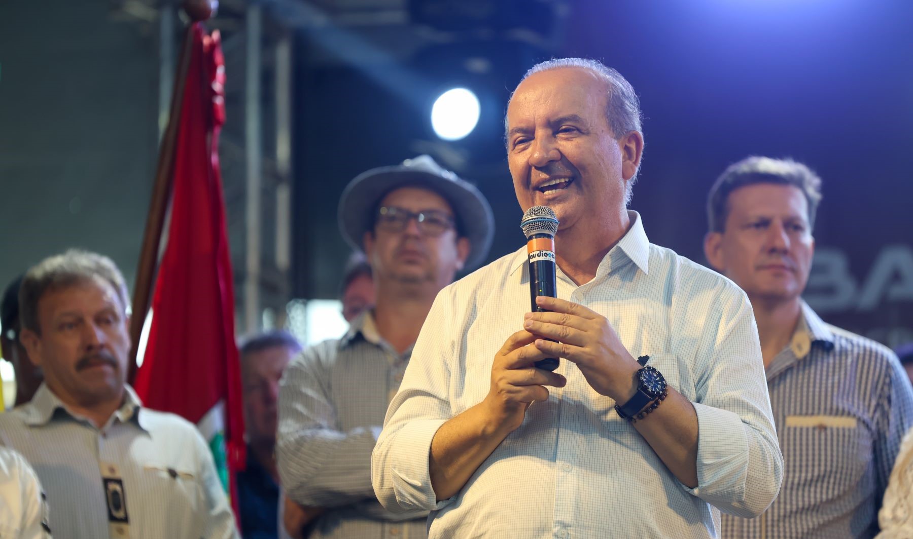 Governador discursa no Expotílias, evento que movimenta o meio-oeste catarinense.