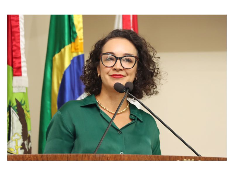 A vereadora Manu Vieira (PL) escreve sobre a relação entre os custos de aluguel e transporte no planejamento de Florianópolis