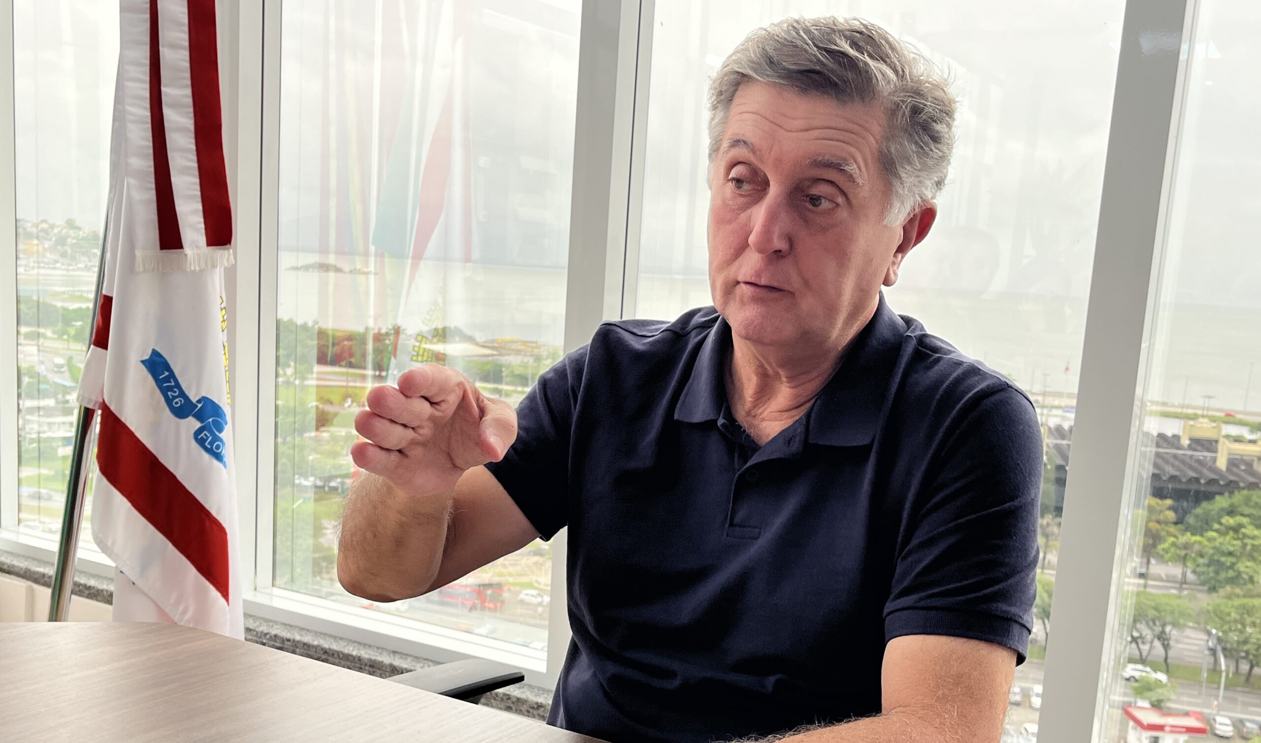 Prefeito de Florianópolis, Topázio Neto, nega que vá deixar os moradores de rua sem alimentação com restrição de acesso a Restaurante Popular