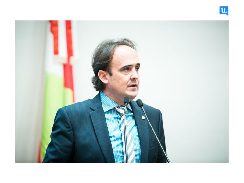 Carlos Humberto defende PEC para diminuir a concentração de recursos de impostos na União, reforçando o modelo de federação.