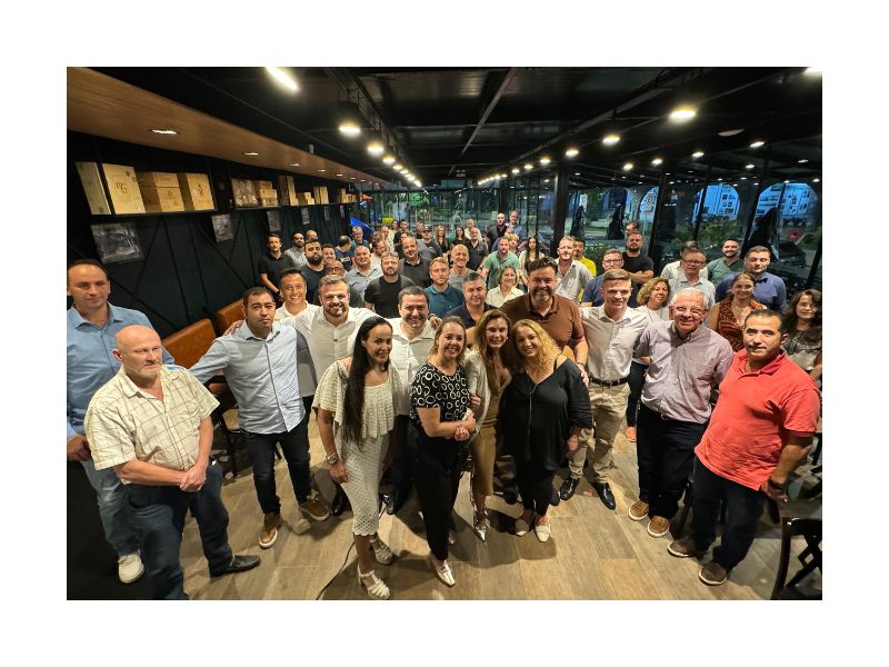 Filiados ao Podemos reunidos em Blumenau