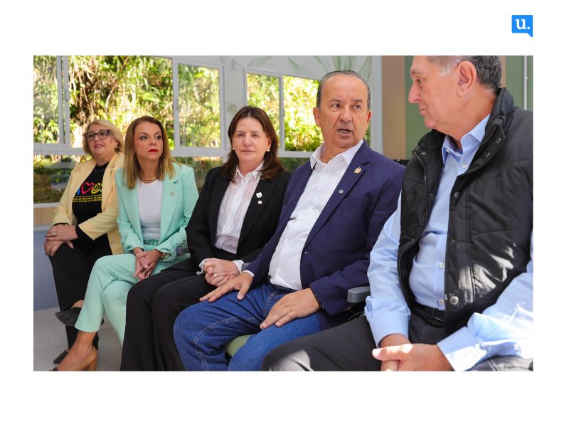 Jorginho Mello (PL) e secretária Carmen Zanotto (Cidadania), da Saúde, inauguraram a reforma de uma das unidades e a ampliação da sala de espera do Hospital Infantil Joana de Gusmão