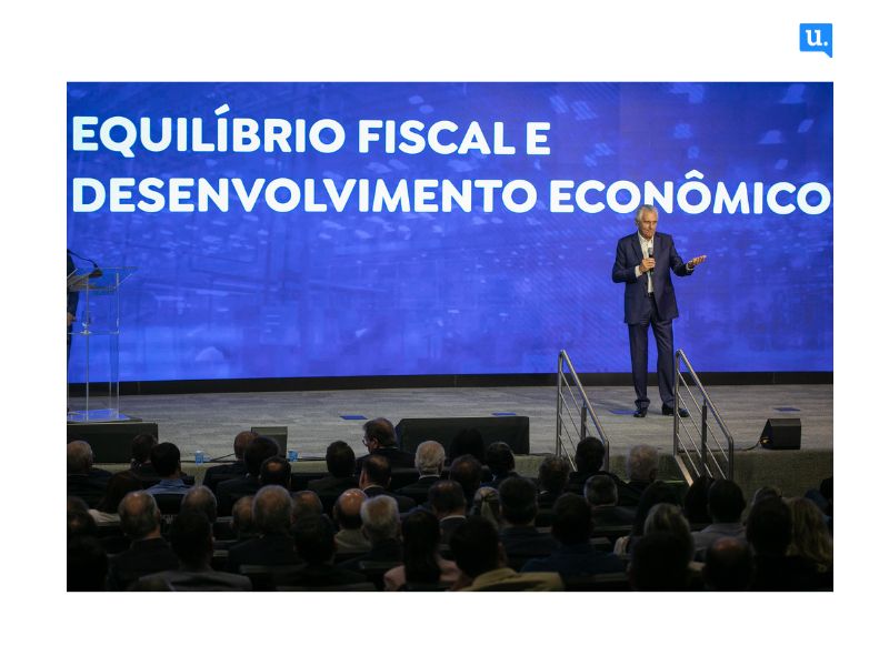 Governador goiano Ronaldo Caiado palestra para na Fiesc em ato repleto de nomes da política e da economia de Santa Catarina.