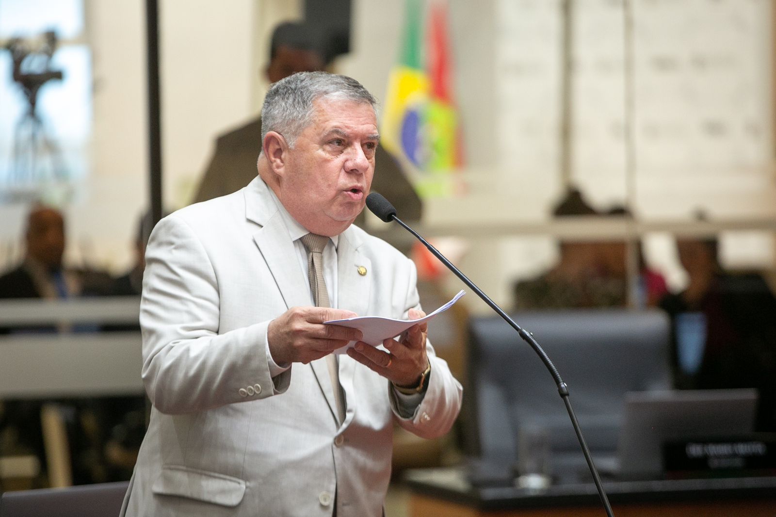 Mario Motta fiscalizou os notebooks das escolas estaduais e governo garantiu que proverá novas ferramentas para os estudantes