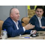 Oscar Gutz e Rafael Pezenti em discussão sobre a circulação de máquinas agrícolas em rodovias de Ituporanga