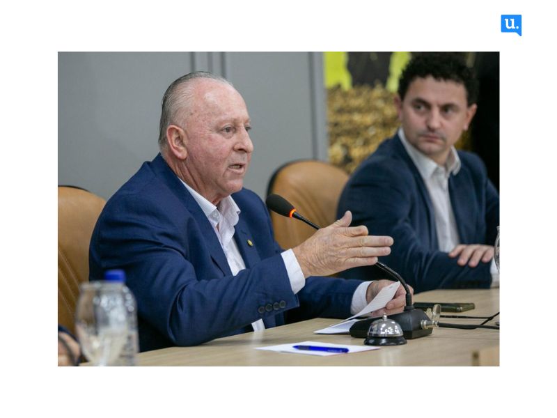 Oscar Gutz e Rafael Pezenti em discussão sobre a circulação de máquinas agrícolas em rodovias de Ituporanga