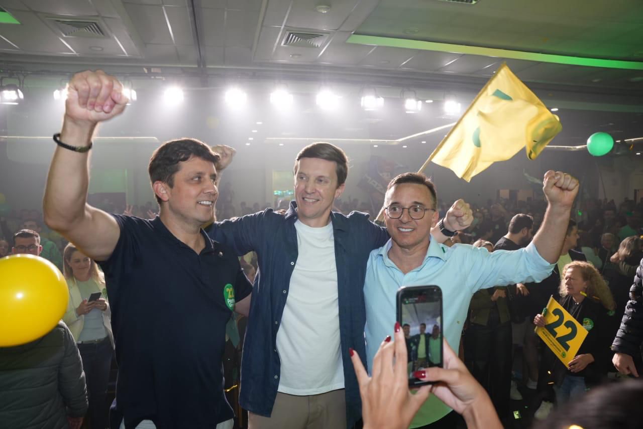 Peeter Grando e David Labarrica confirmados como candidatos a prefeito e vice de Balneário Camboriú