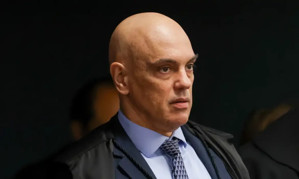 O ministro Alexandre de Moraes pede explicações de Bolsonaro