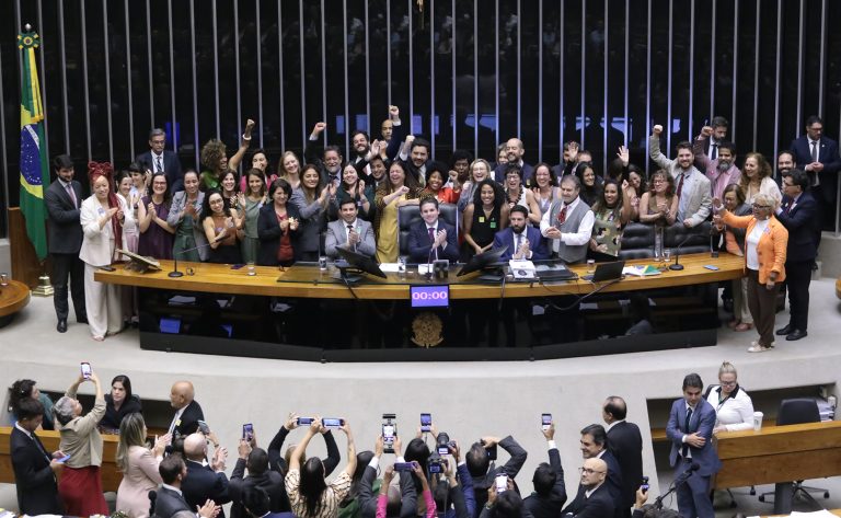 proteção de crianças em ambientes digitais