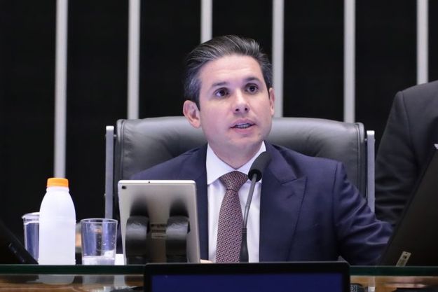 A Câmara dos Deputados aprovou pedido de urgência para o projeto de lei que concede anistia a atos golpistas. Veja o voto dos catarinenses