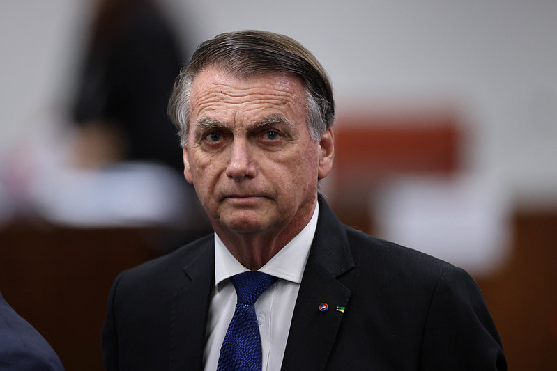 A Primeira Turma do STF condenou o ex-presidente Jair Bolsonaro (PL) a 27 anos e três meses de prisão por liderar a trama golpista