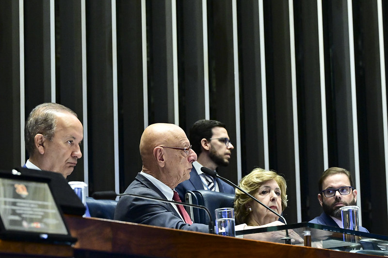O Senado homenageou a Secretaria de Articulação Nacional e a PGE pelos 50 anos de representação de SC em Brasília