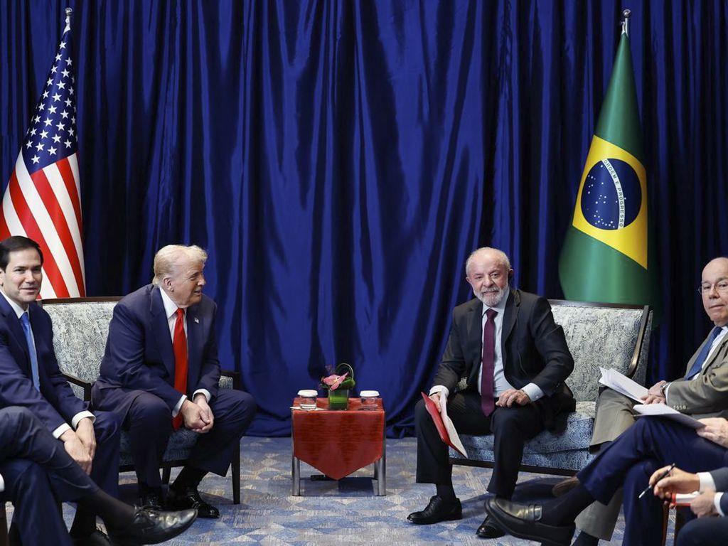 Presidente da República, Luís Inácio Lula da Silva, durante Encontro com o Presidente dos Estados Unidos, Donald Trump, durante o 47ª Cúpula da Associação de Nações do Sudeste Asiático - ASEAN. Foto: Ricardo Stuckert/PR