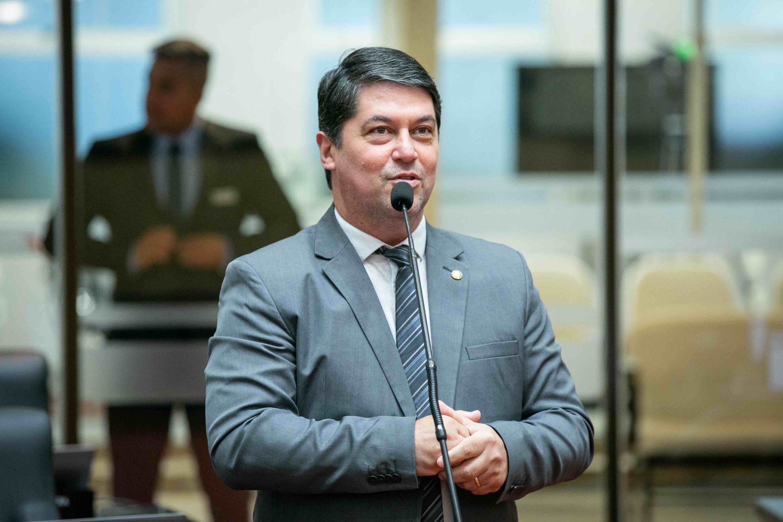 Emerson Stein vai voltar para a Alesc