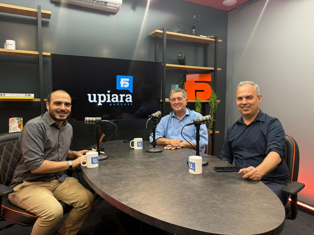 Prefeitos de Florianópolis e presidente da Fecam, Topázio Neto (PSD) foi entrevistado no F5 Upiara Podcast com Upiara Boschi e Fábio Gadotti