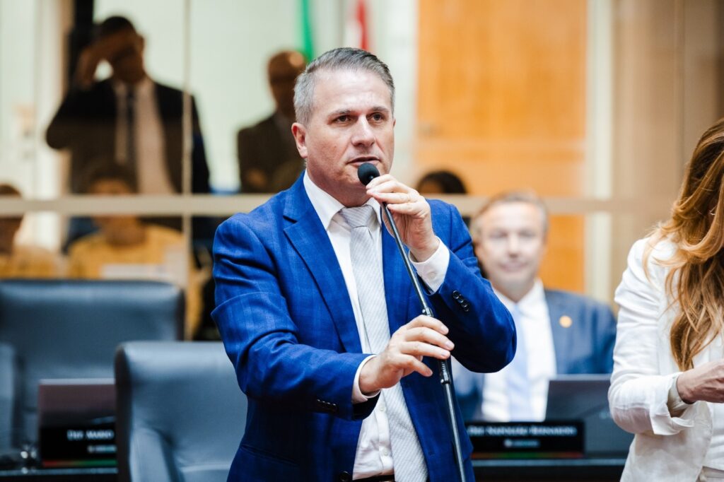 Altair Silva apresentou proposta pela proibição da reconstituição de leite em pó importado em SC