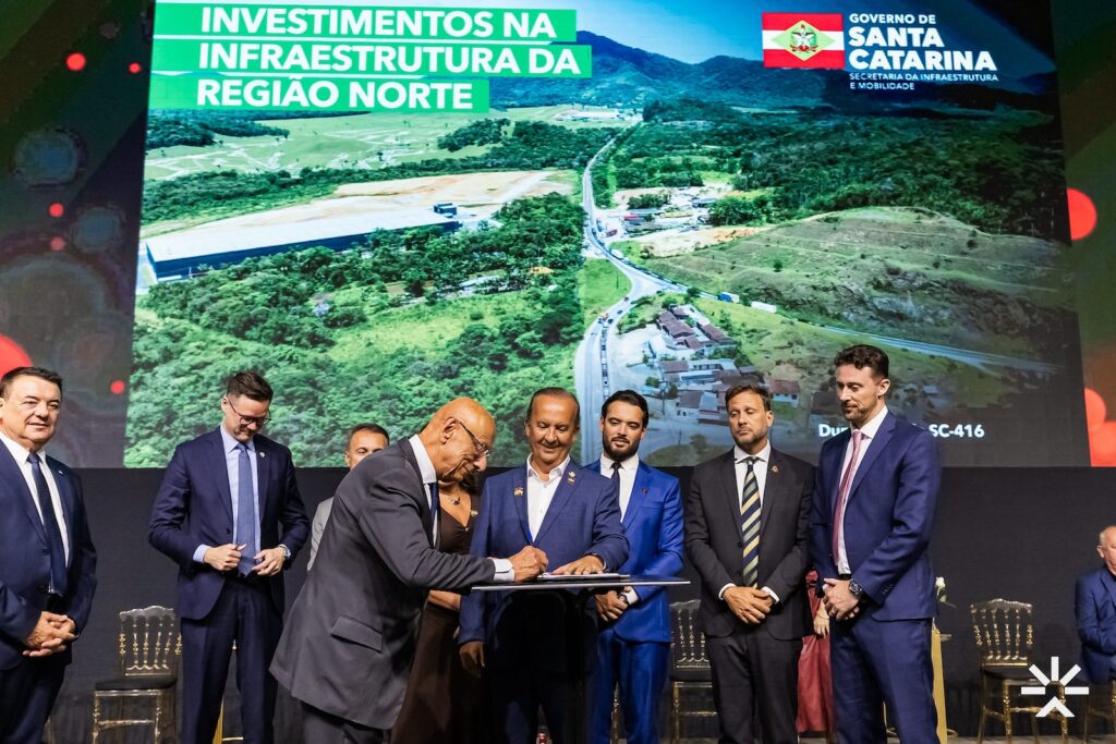 Amin foi uma das autoridades que assinou o edital da duplicação da SC-416, lançado por Jorginho na posse de William Holz como presidente da Ajorpeme