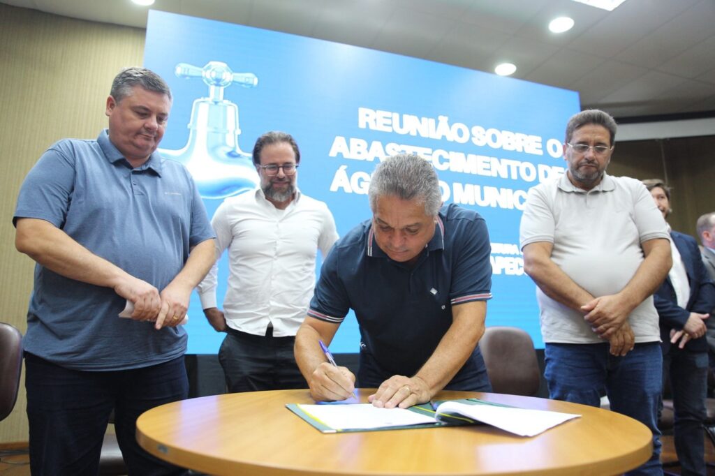 Após uma série de críticas e ameaças, João Rodrigues assinou o decreto que rompe o contrato de Chapecó com a Casan