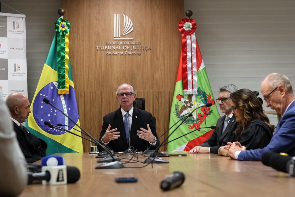 Rubens Schulz concedeu entrevista coletiva antes da solenidade de posse como presidente do TJSC. Foto: Maurício Vieira, TJSC.