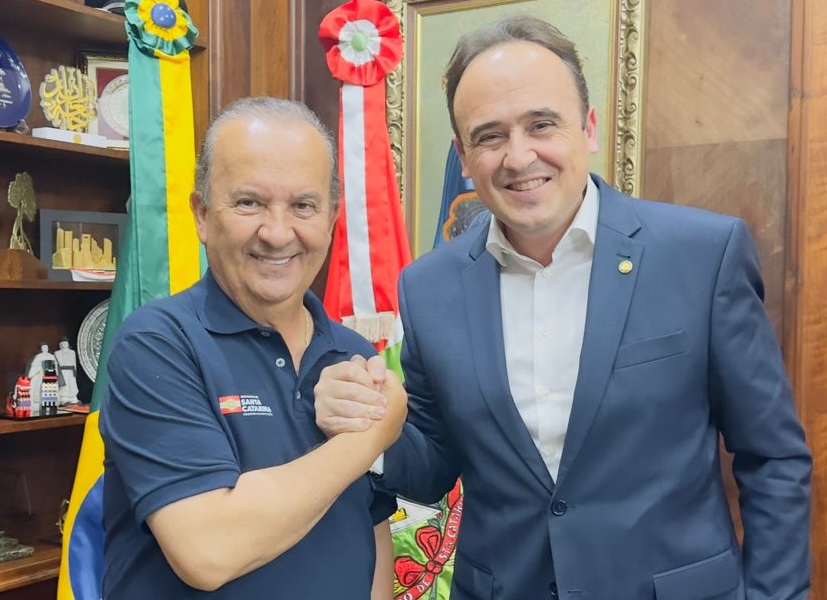 Jorginho Mello e Carlos Humberto celebram continuidade da parceria na Casa d'Agronômica. Foto: Divulgação.