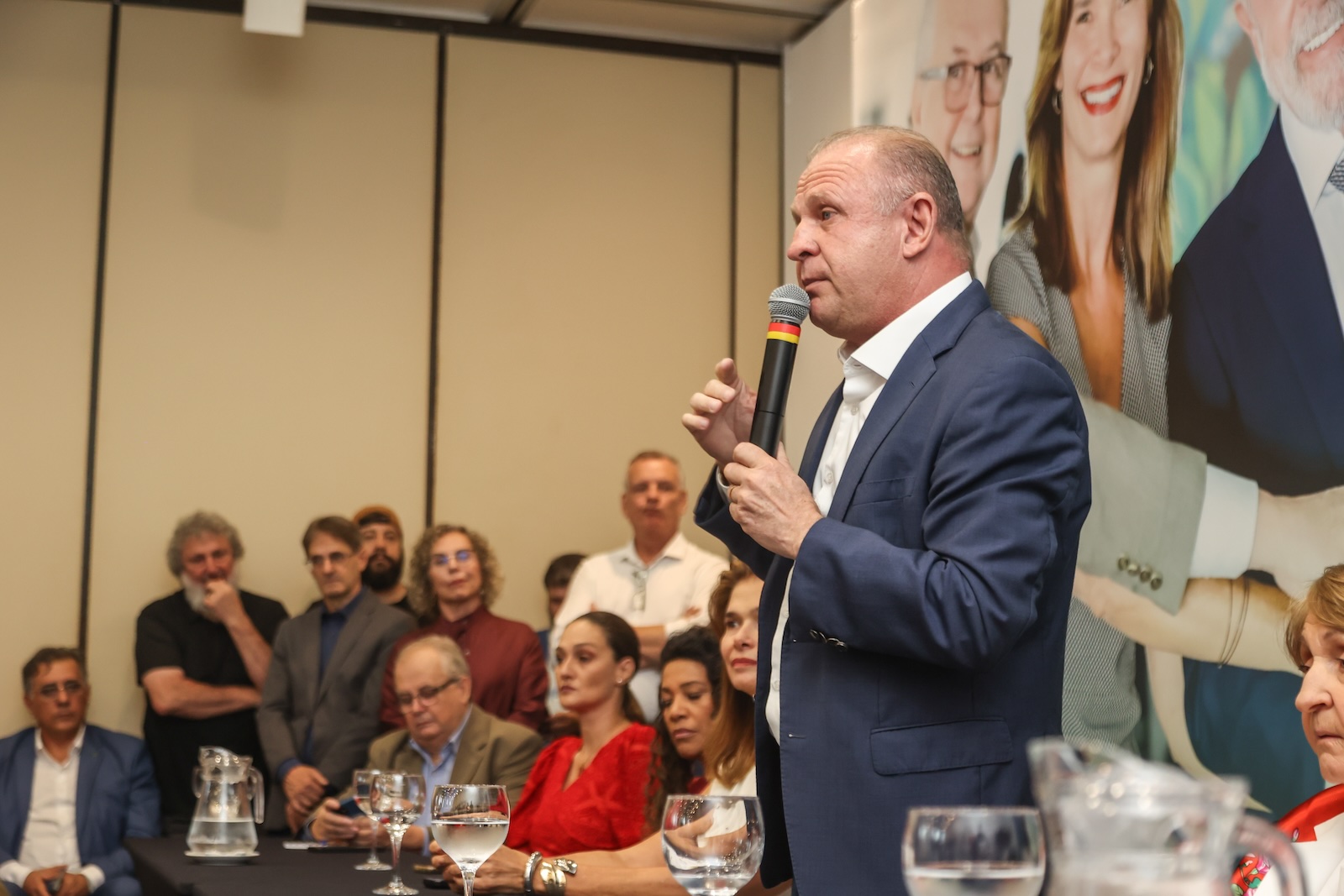Merisio foi apresentado como pré-candidato ao governo em evento com lideranças do PT. Foto: Divulgação Campo Democrático de SC.