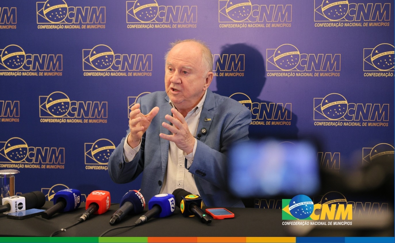 Presidente da CMN, Paulo Ziulkoski vai apresentar lista aos presidentes da Câmara e do Senado. Foto: Robson Cesco / Agência CNM.