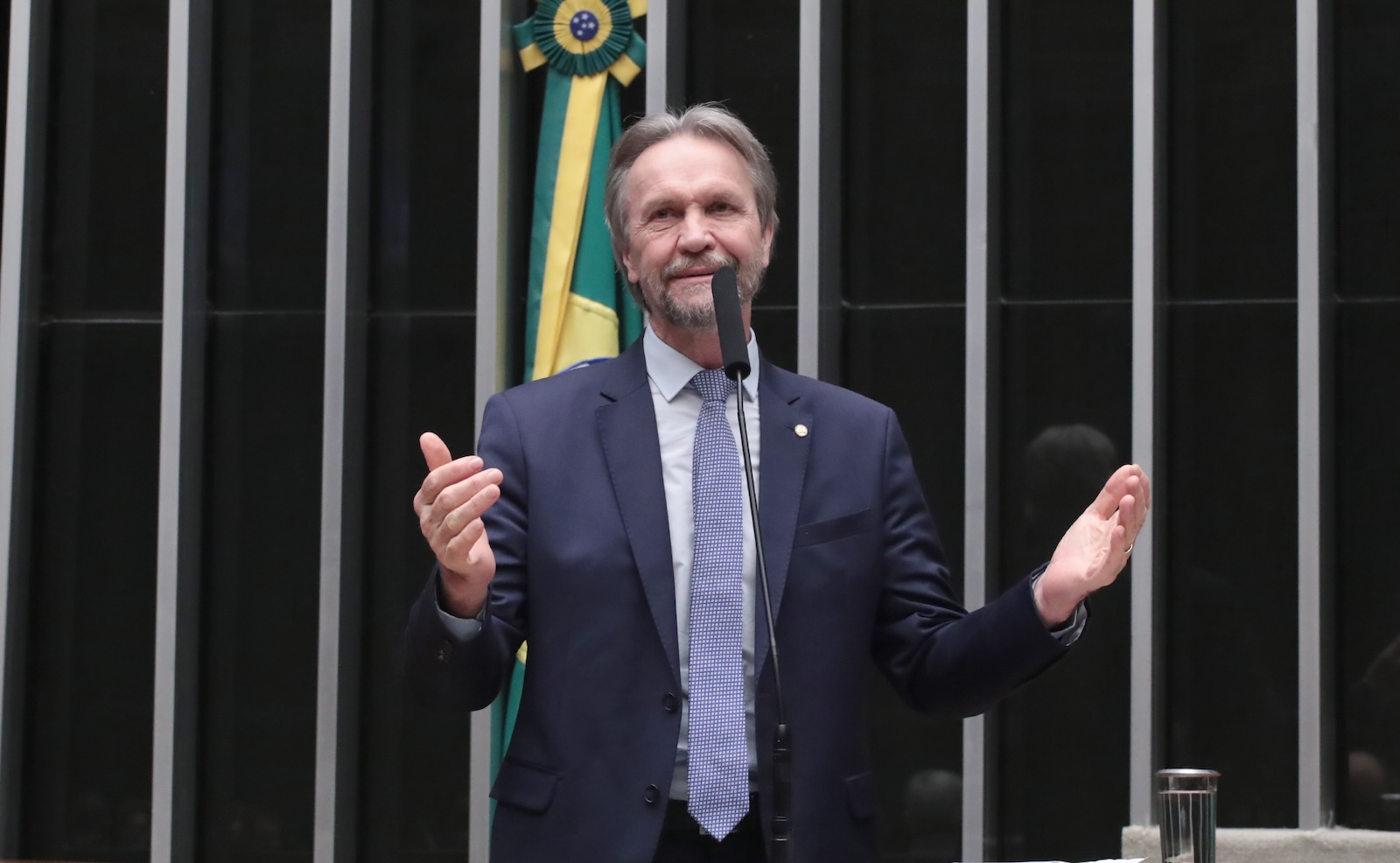 Pedro Uczai diz que Flávio Bolsonaro tem relação "afetiva e financeira" com Vorcaro. Foto: Bruno Spada, Câmara dos Deputados