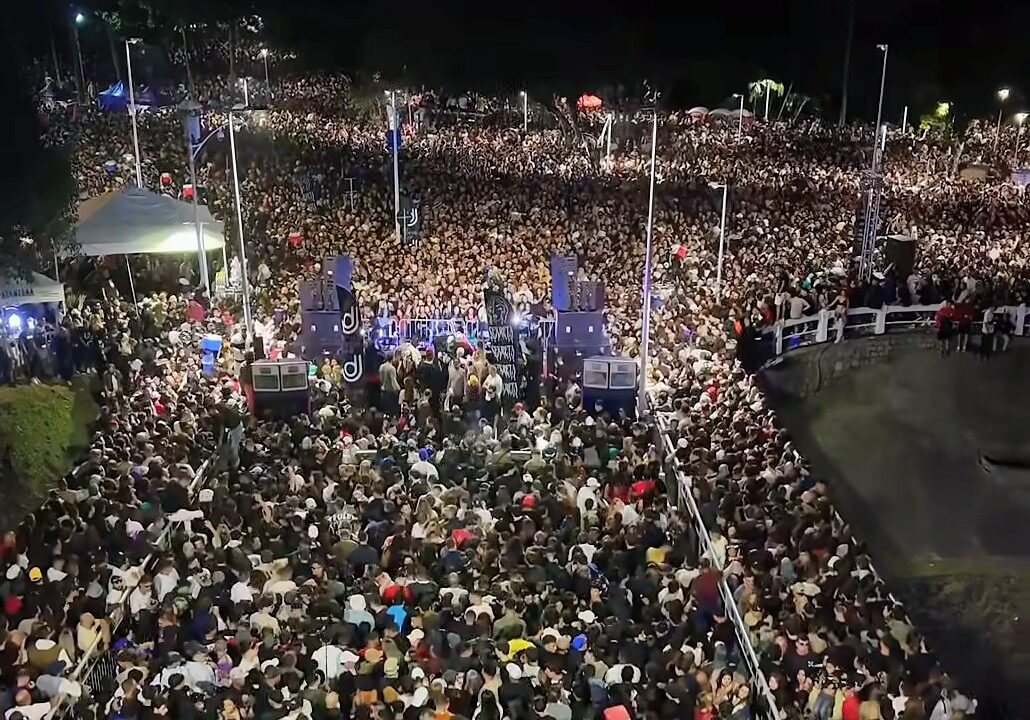 show na Ponte Hercílio Luz causa insegurança e caos no trânsito de Florianópolis
