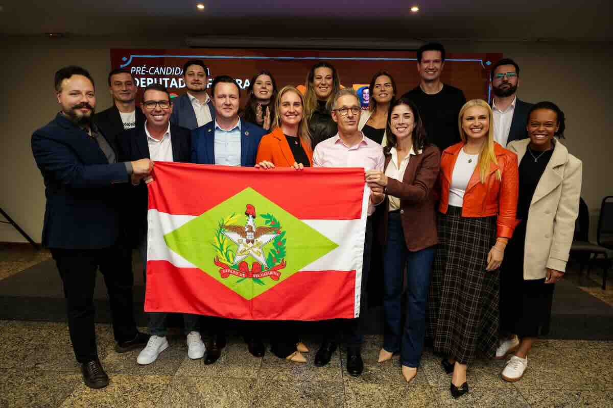 Romeu Zema com os pré-candidatos a deputado federal do Novo em SC. Foto: Novo-SC, Divulgação.