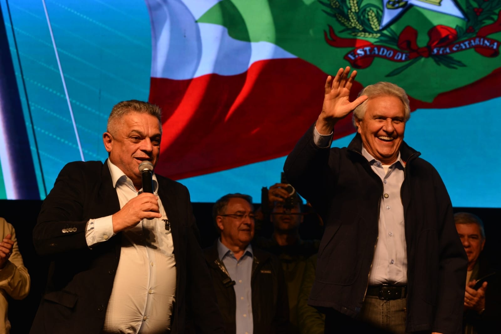 Ronaldo Caiado chegou ao evento em Lages durante o discurso de João Rodrigues. Foto: Divulgação.