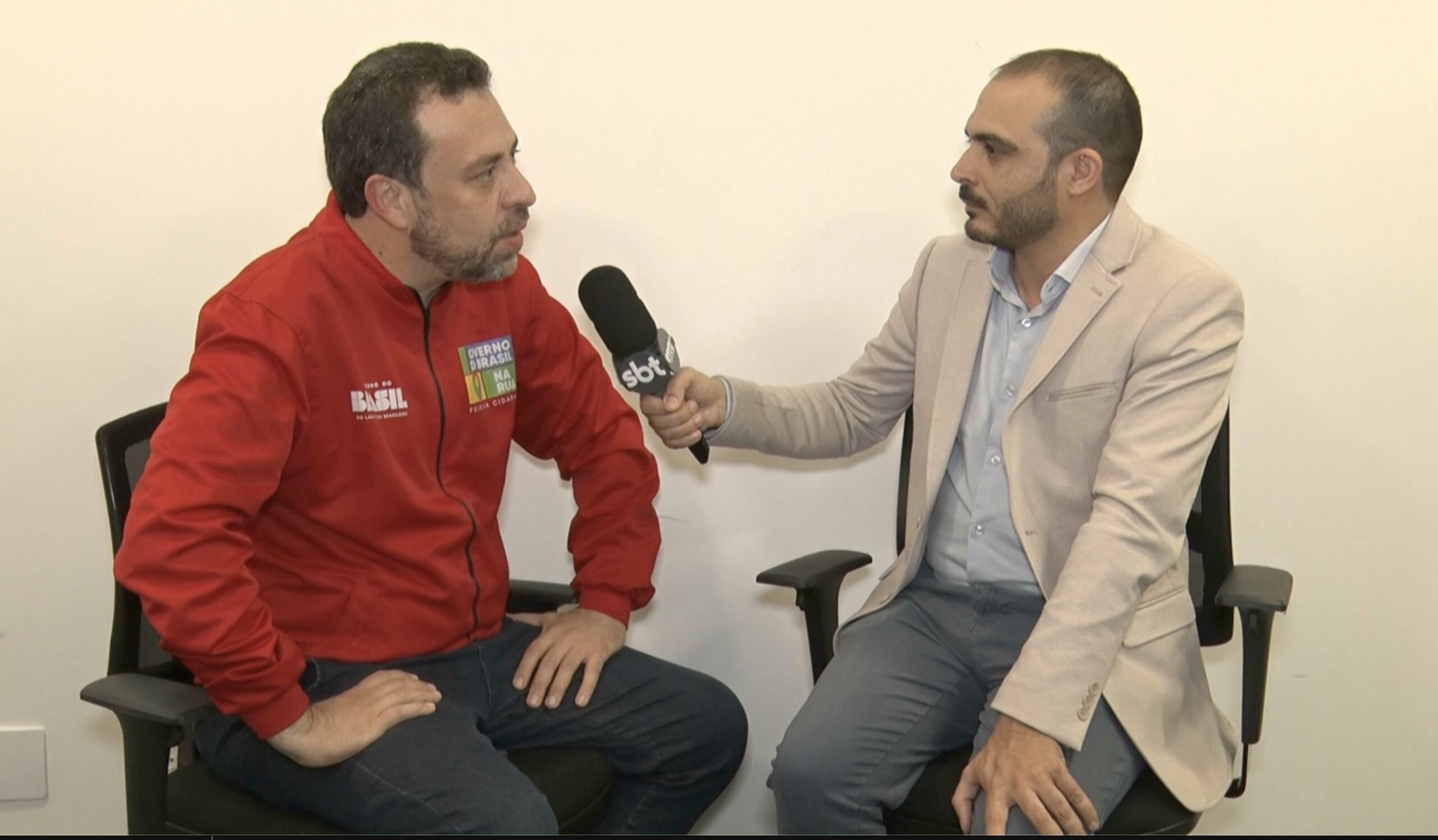 Guilherme Boulos é entrevistado por Upiara Boschi em SC