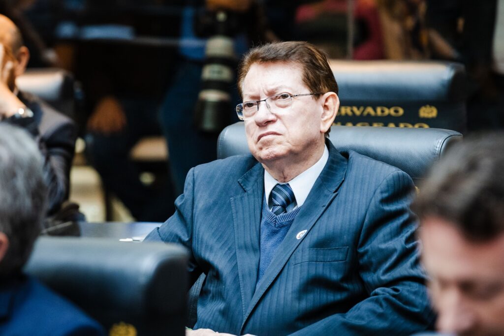 O ex-deputado federal Edinho Bez na sessão da Alesc que homenageou os 60 anos do MDB em SC. Foto: Bruno Collaço, Agência Alesc.