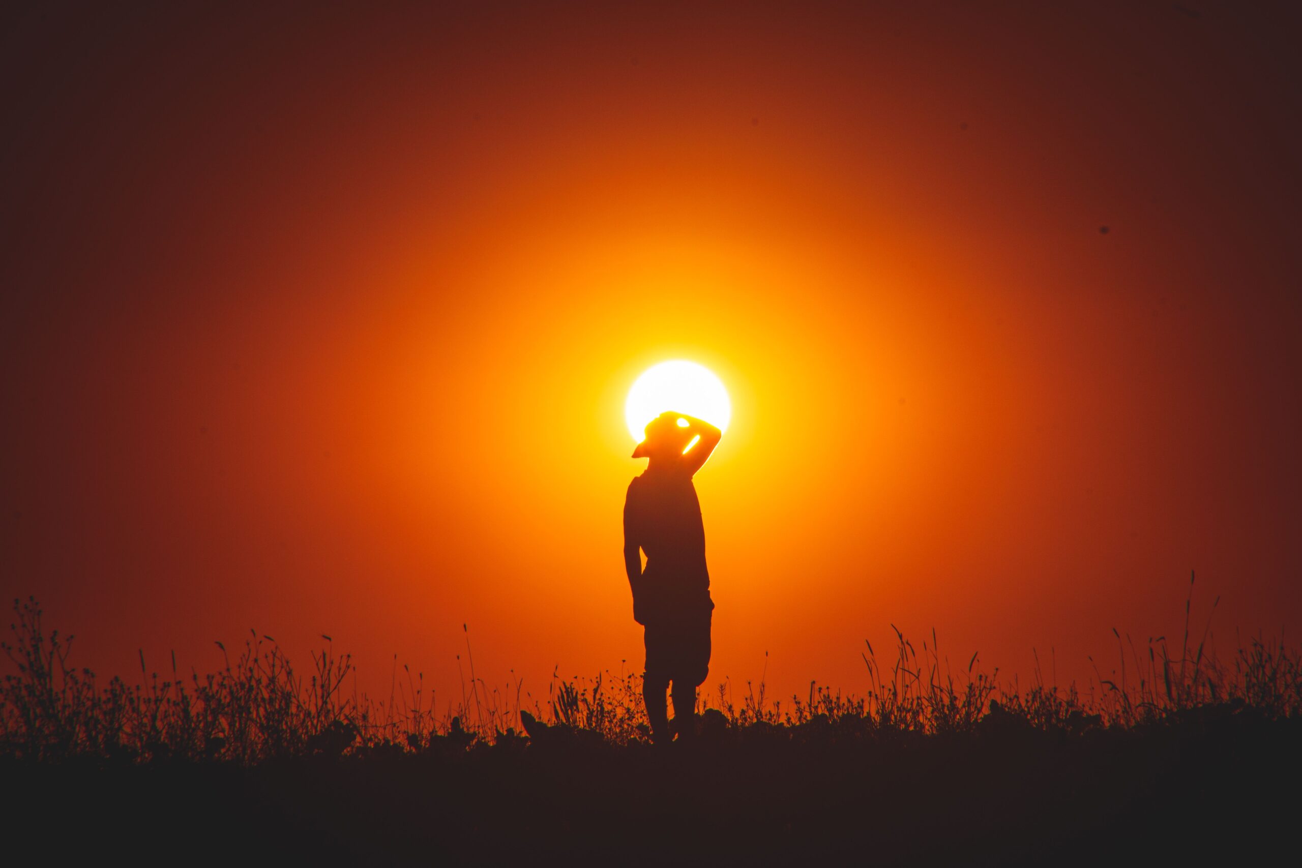 Uma pesquisa liderada pela Universidade de Oxford, publicada na revista científica Sustainable Cities and Society, identificou Curitiba e Porto Alegre entre as cidades brasileiras mais vulneráveis aos impactos das ondas de calor.